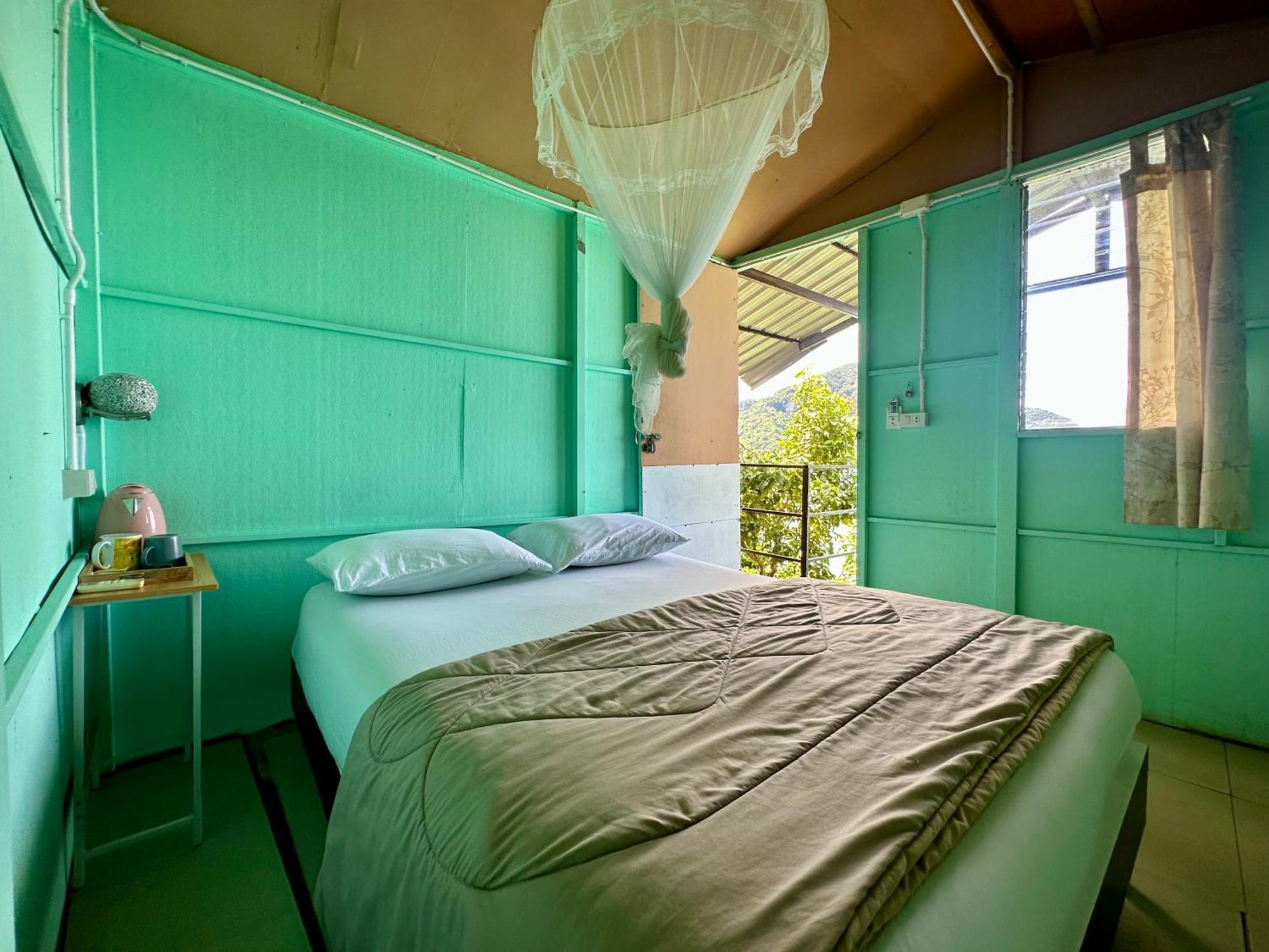 Phi Phi Seaside Bungalow Exterior photo